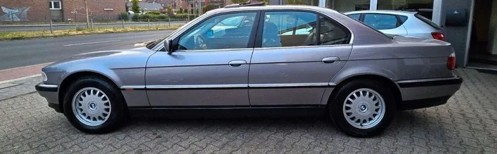 BMW 728