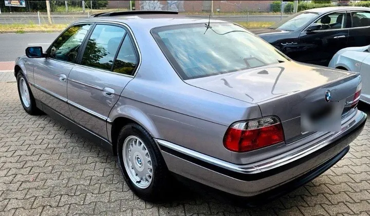 BMW 728