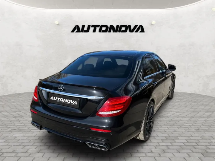 Mercedes-Benz E 63 AMG