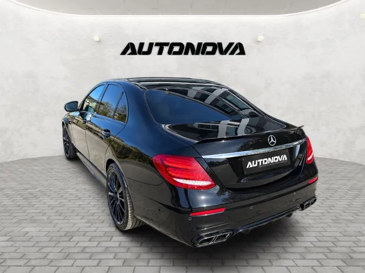 Mercedes-Benz E 63 AMG