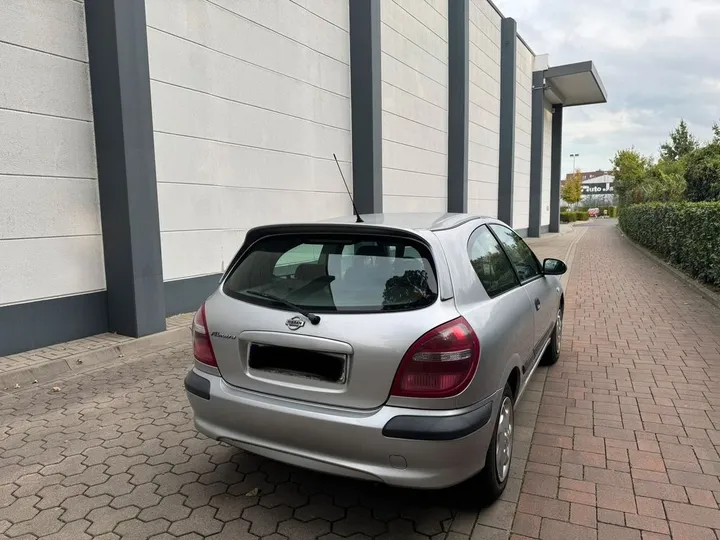 Nissan Almera