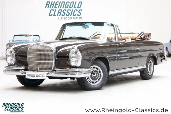 Mercedes-Benz 220