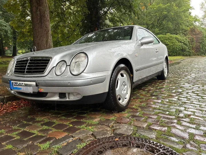 Mercedes-Benz CLK 320