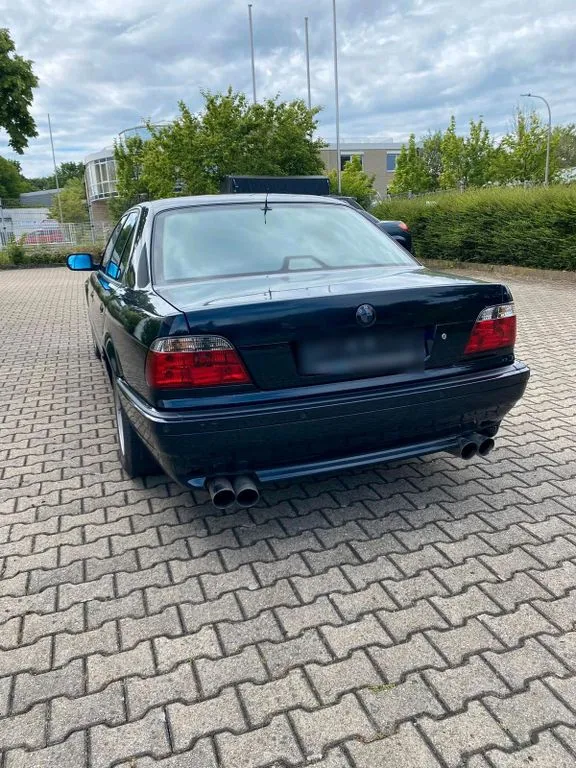 BMW 750