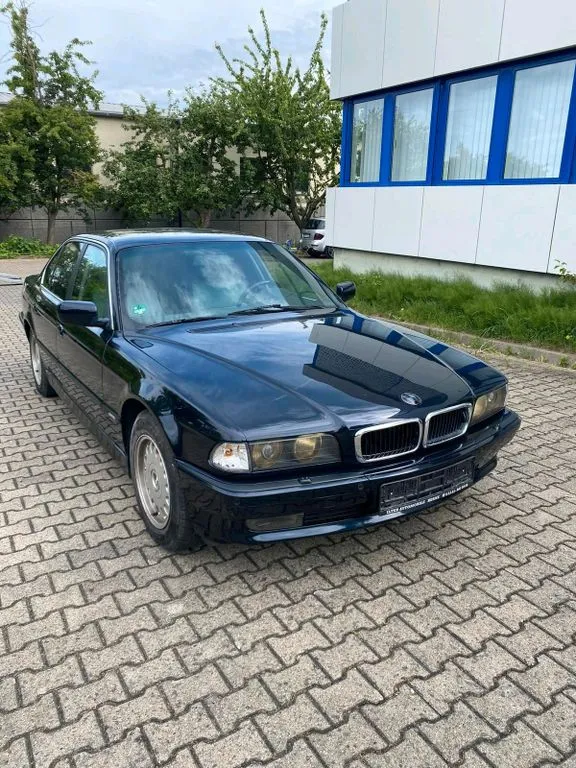 BMW 750