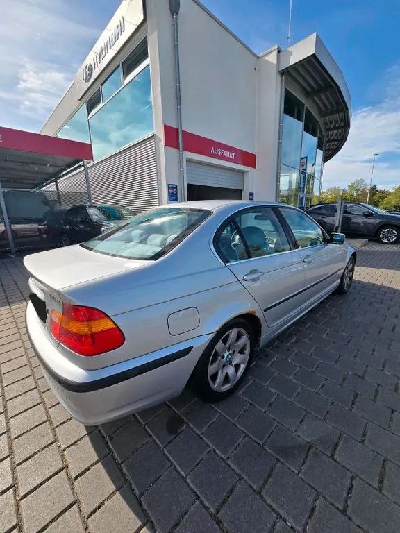 BMW 320