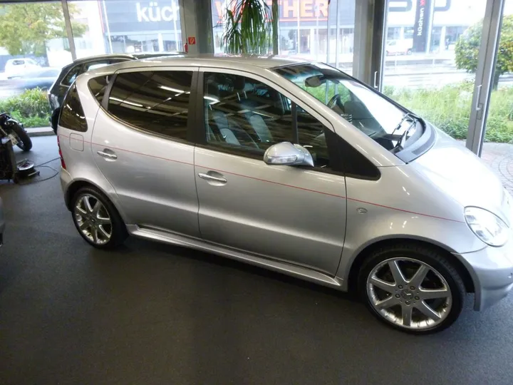 Mercedes-Benz A 210