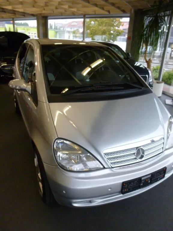 Mercedes-Benz A 210