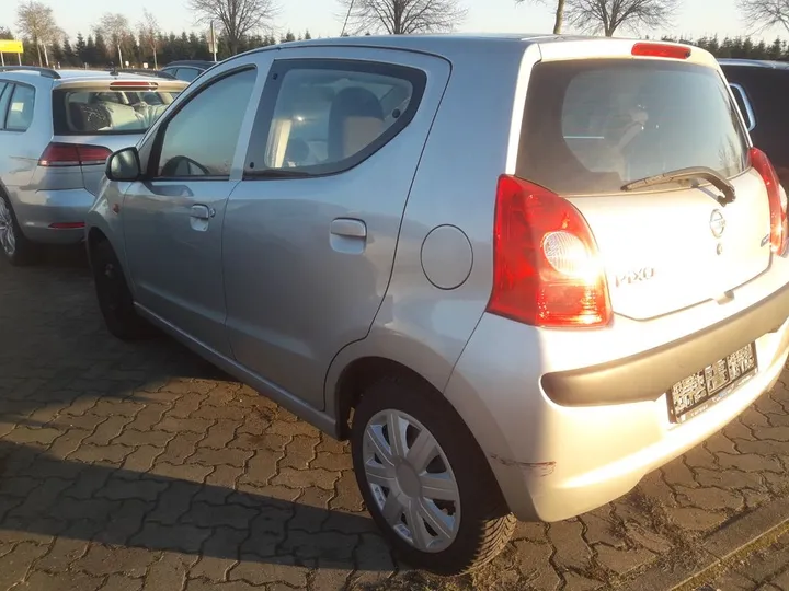 Nissan Pixo