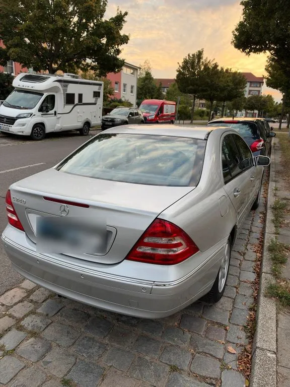 Mercedes-Benz C 240