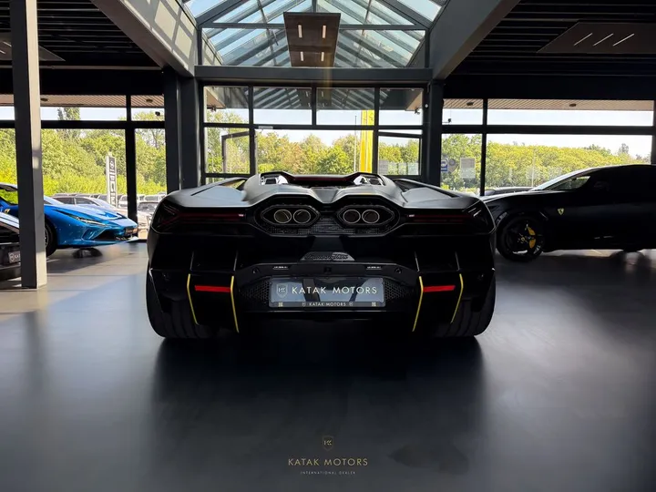 Lamborghini Revuelto
