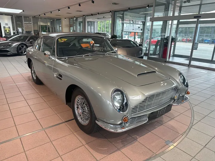 Aston Martin DB