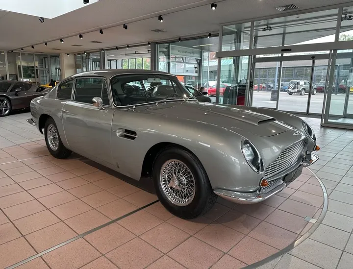 Aston Martin DB
