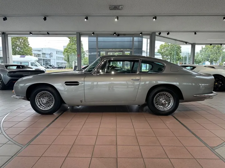 Aston Martin DB