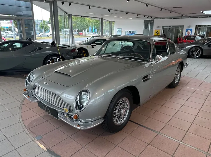 Aston Martin DB