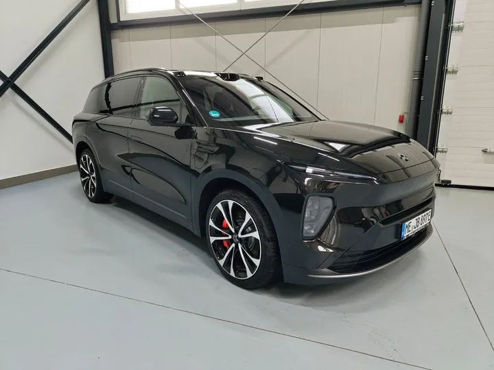 NIO EL8