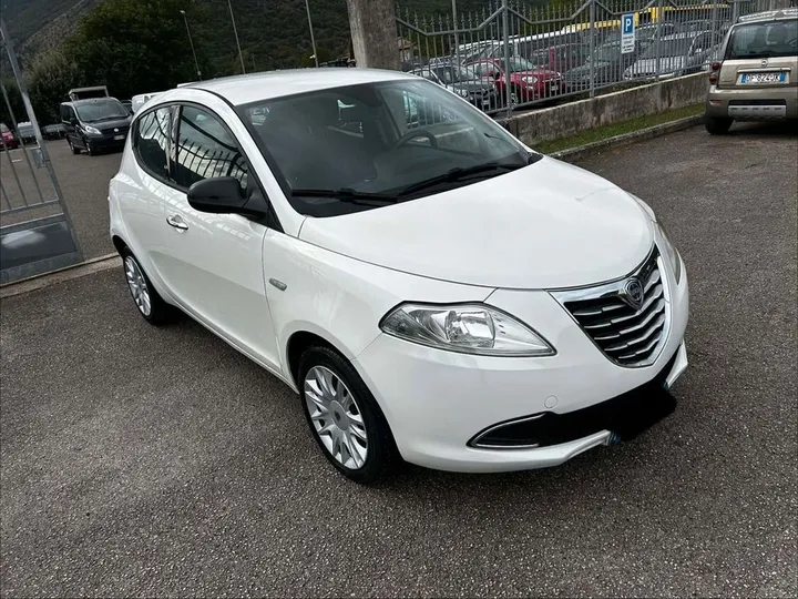 Lancia Ypsilon