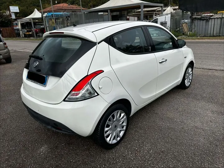Lancia Ypsilon
