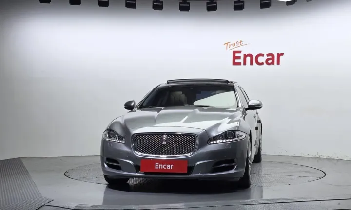 Jaguar XJ