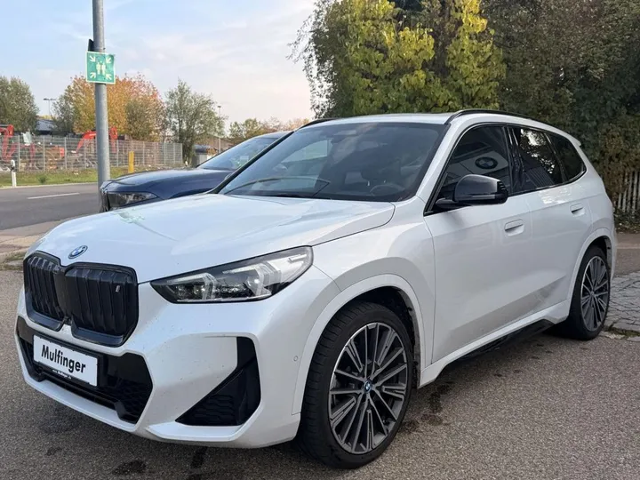 BMW iX1