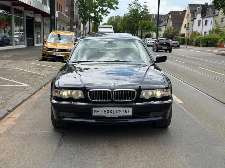 BMW 750