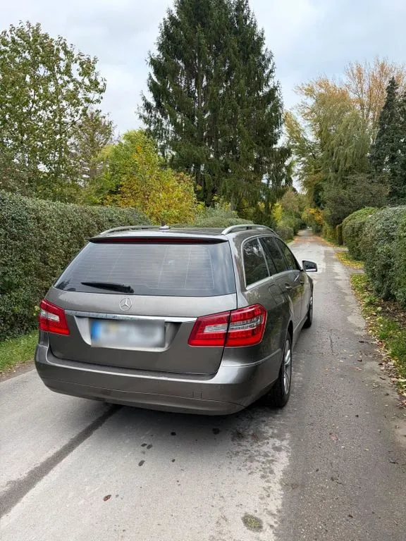 Mercedes-Benz E 220