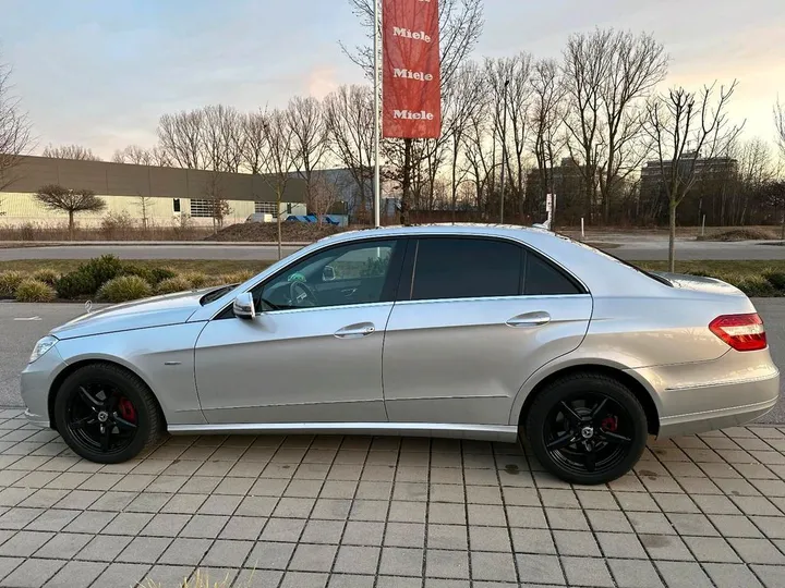 Mercedes-Benz E 220