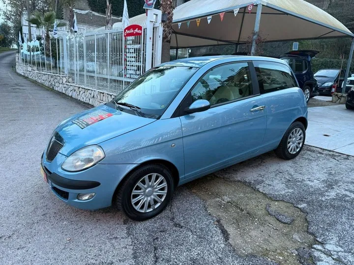 Lancia Ypsilon