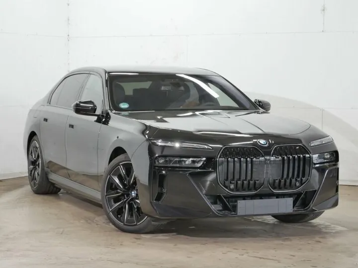 BMW i7