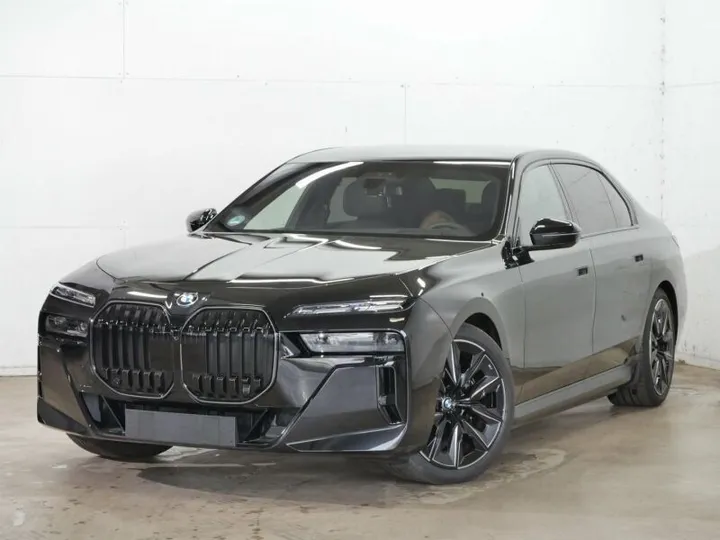 BMW i7