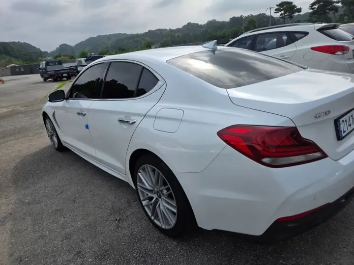 Genesis G70