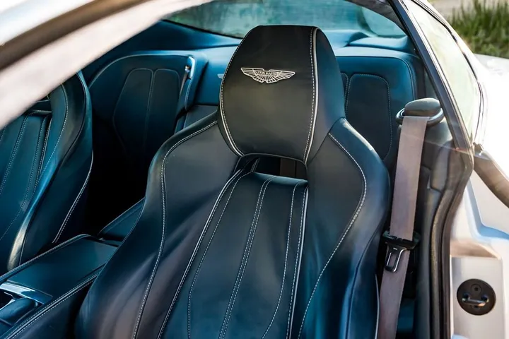 Aston Martin Virage