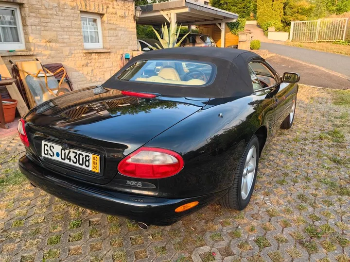 Jaguar XK8