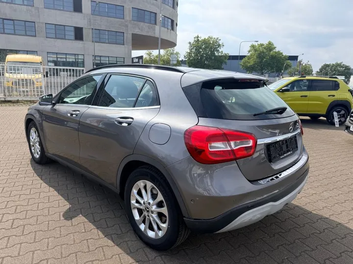 Mercedes-Benz GLA 180