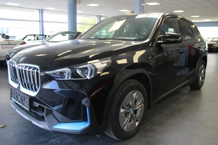BMW iX1