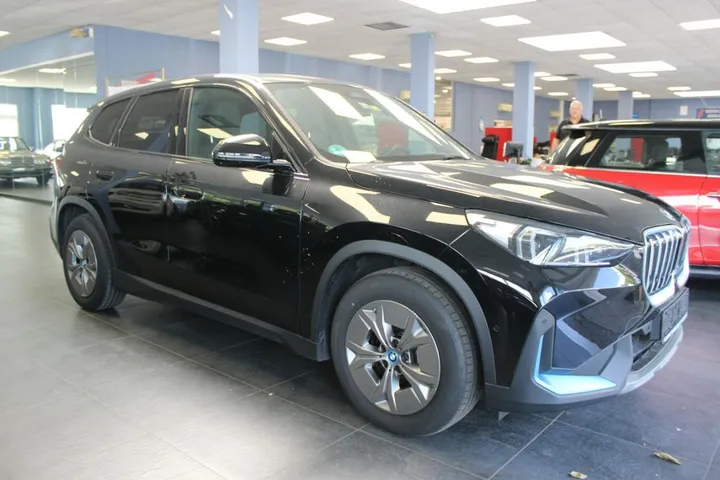 BMW iX1