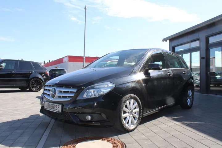 Mercedes-Benz B 180