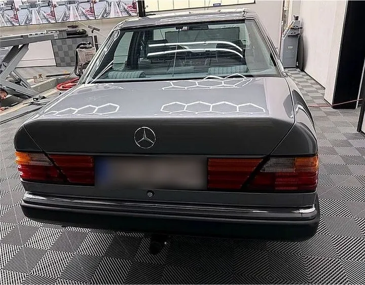 Mercedes-Benz E 200