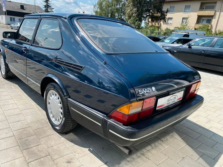 Saab 900