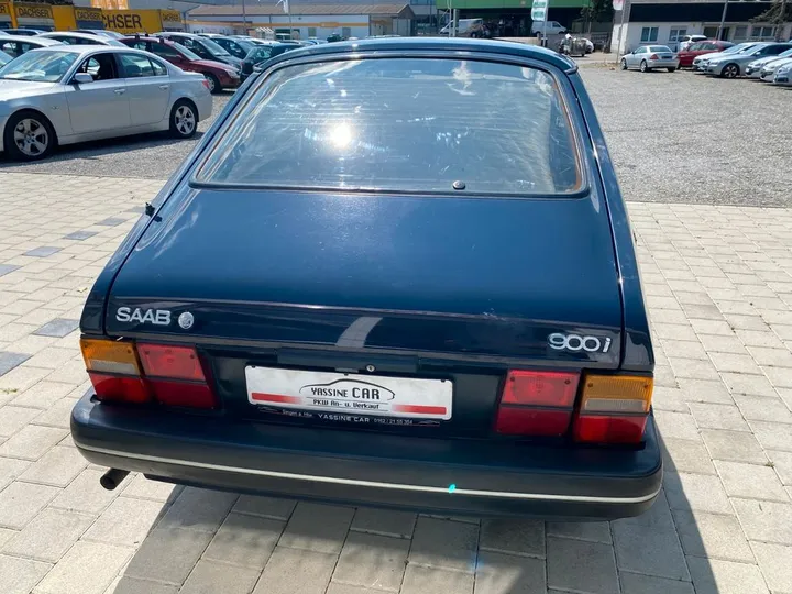 Saab 900