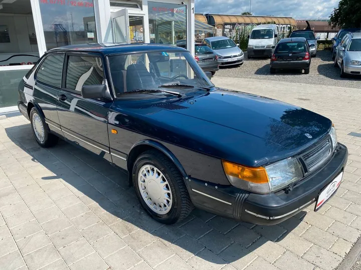 Saab 900