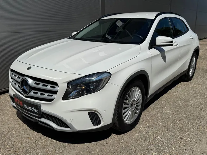Mercedes-Benz GLA 200