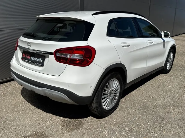 Mercedes-Benz GLA 200