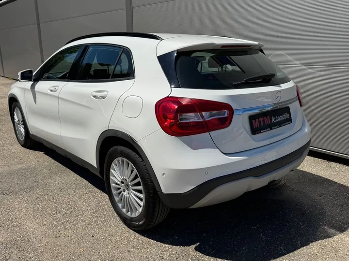Mercedes-Benz GLA 200