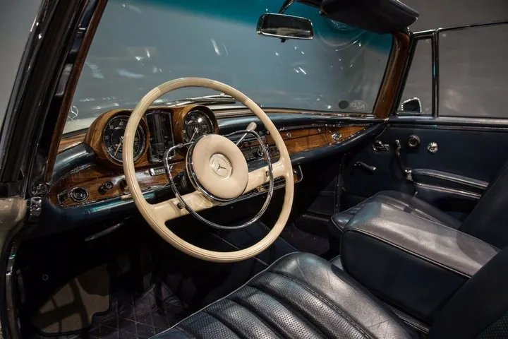Mercedes-Benz 300
