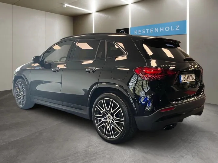 Mercedes-Benz GLA 220