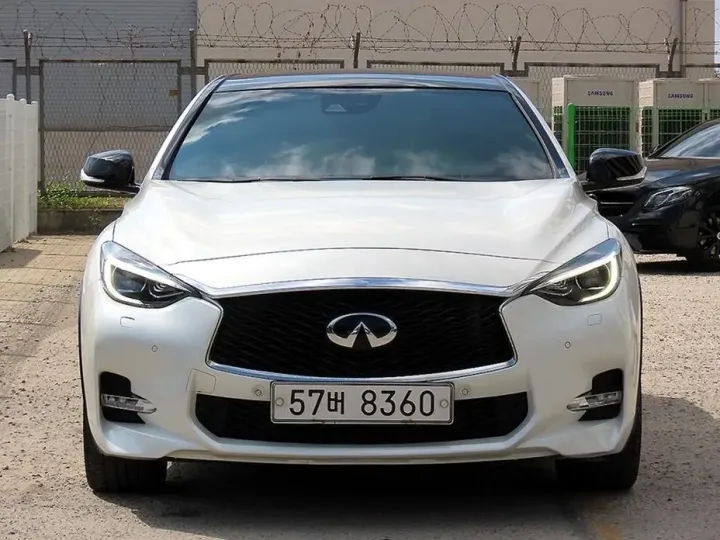 Infiniti Q30