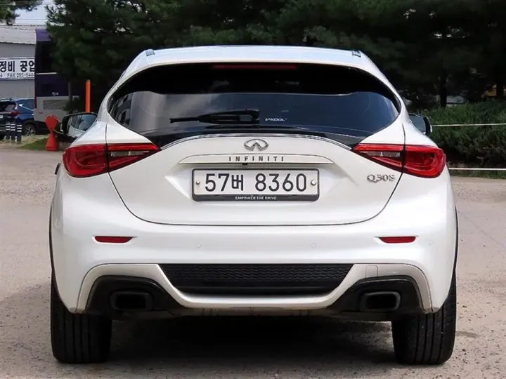 Infiniti Q30