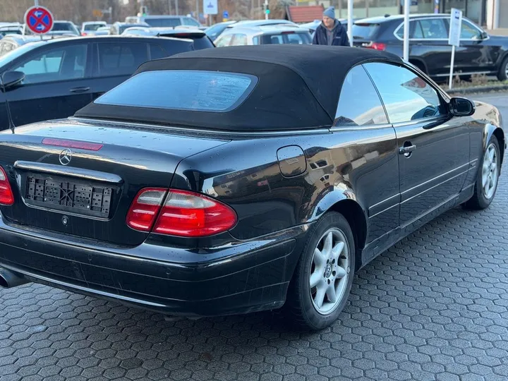 Mercedes-Benz CLK 230