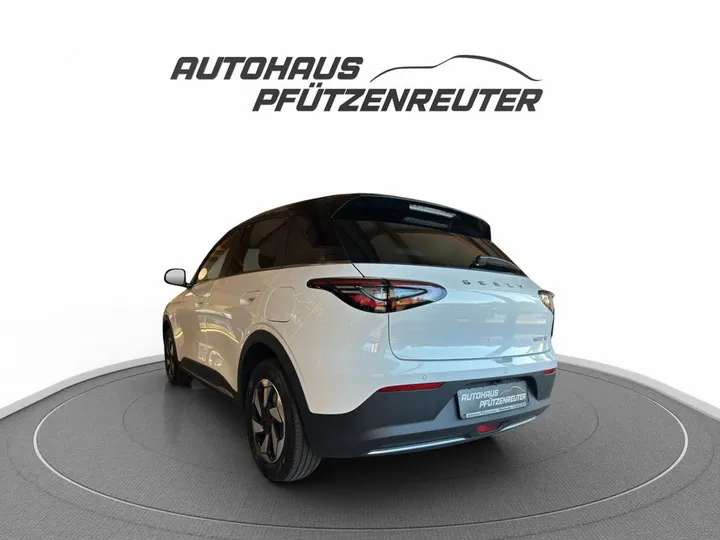 Geely E2
